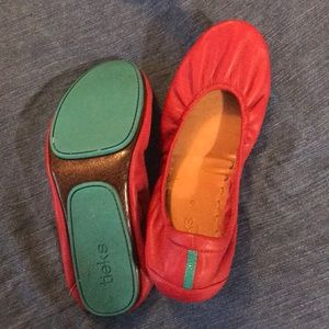 Red tieks